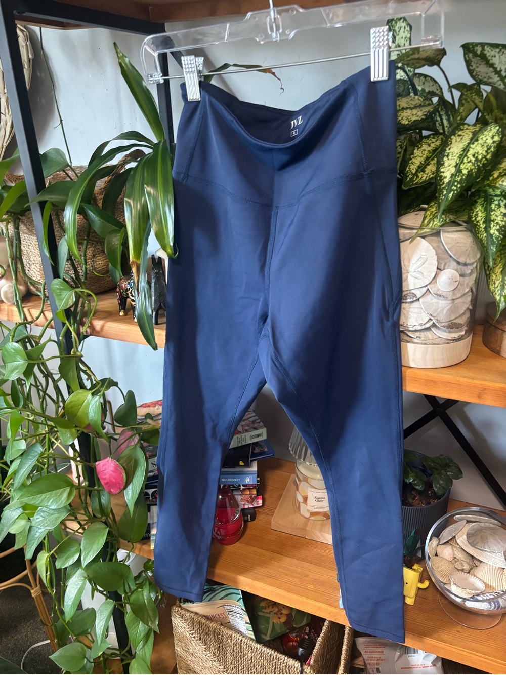 IVL Everyday Sculpted Legging in Navy | Size 6 - Picture 5 of 5